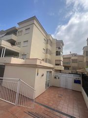 Apartament a Centro ciudad. Apartamento en planta media de 2 dormitorios en fuengirola