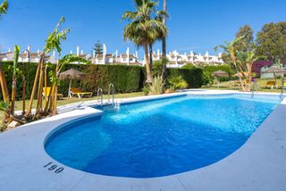Apartament a Calahonda. Apartamento en planta media de 2 dormitorios en calahonda