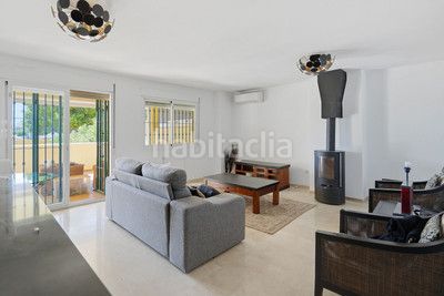 Foto 63e69635-7a30-4fcd-84f4-38c204676057. Planta baixa amb calefacció aparcament piscina a Mijas
