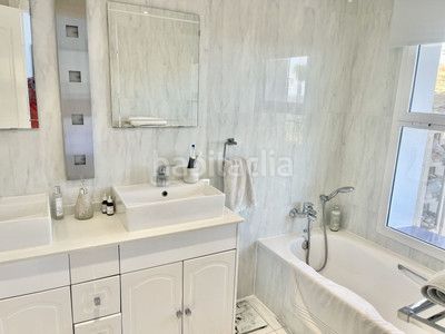 Foto bded5005-5677-431a-a590-cf82aae84d2b. Casa adossada amb calefacció aparcament piscina a Mijas