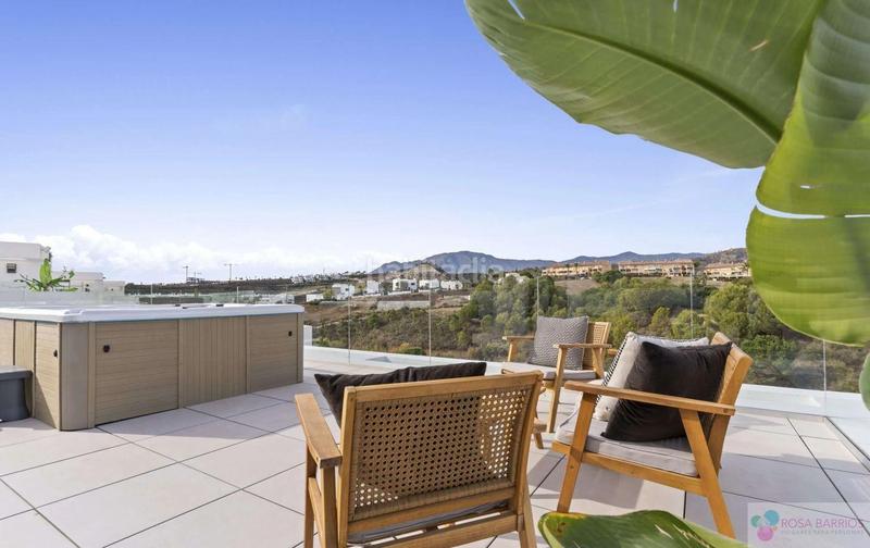 Foto 0b9196a1-9a1e-4bf0-b104-7764ec097fd1. Chalet mit parking pool in La Concha - Resina Golf Estepona