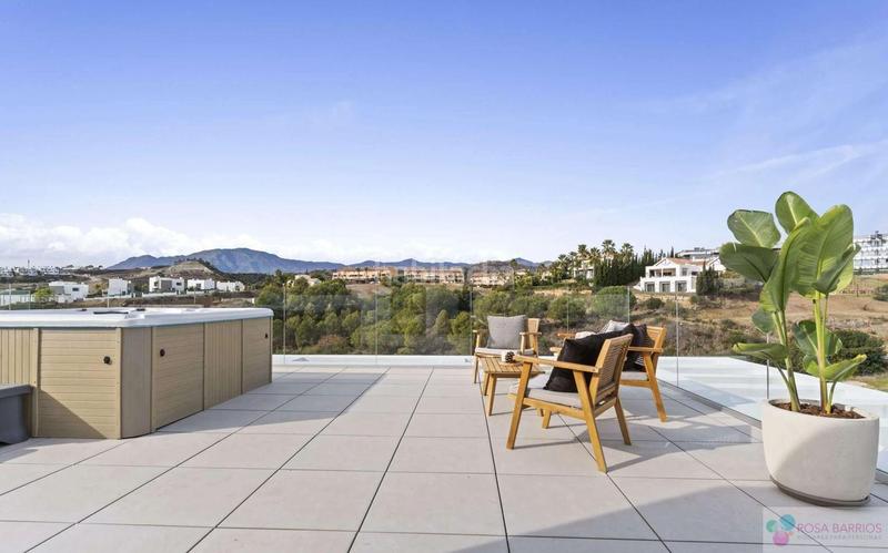 Foto 1c3a15a9-dc57-4aea-9eeb-c827131a5412. Chalet mit parking pool in La Concha - Resina Golf Estepona