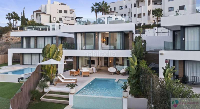 Foto f36ff318-e9ce-4c6e-9afe-9da98e703de1. Chalet mit parking pool in La Concha - Resina Golf Estepona