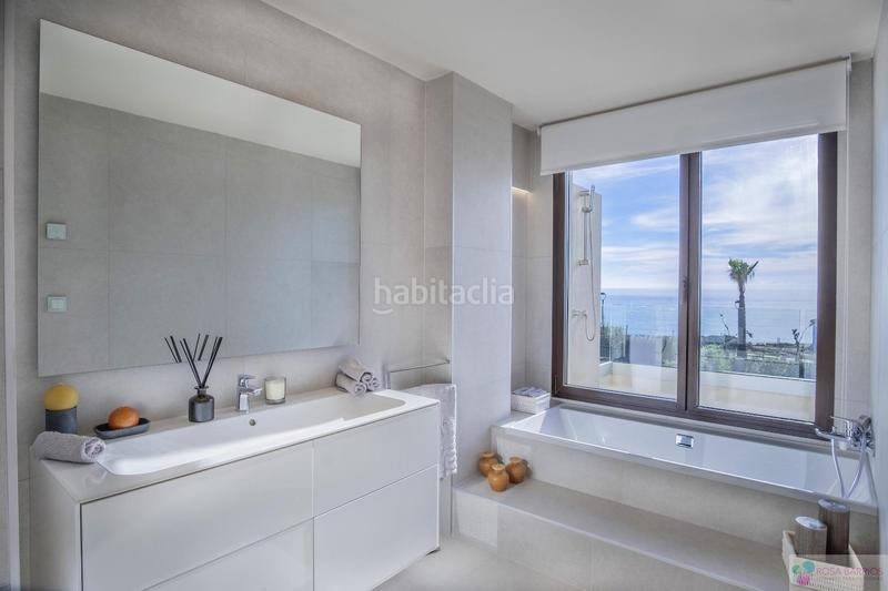 Foto bb458a8b-daa9-4ab7-84c1-27d994888044. Chalet villa en El Velerín Estepona