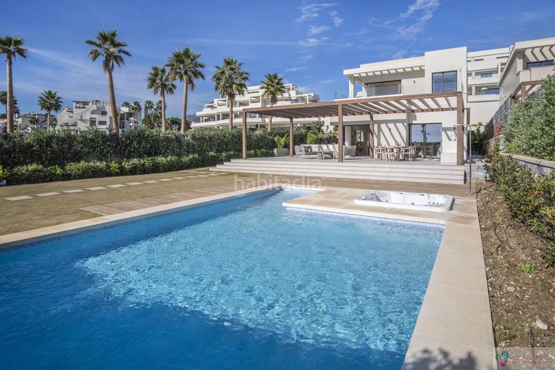 Foto fb474ec3-ada4-4775-83f3-3c16376f4ac4. Chalet villa en El Velerín Estepona