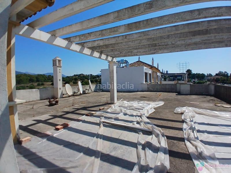 Foto fbc3dbf5-3c89-43d9-829a-38f35ec79184. Location local commercial dans Paraiso - Barronal Estepona