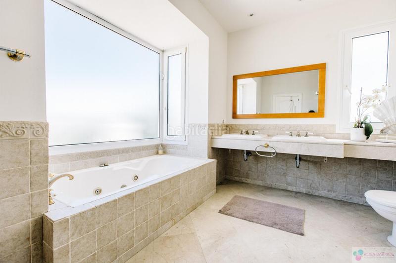 Foto 0fef3389-c103-41e0-9939-64df37a3d0a2. Xalet amb aparcament piscina a La Concha - Resina Golf Estepona