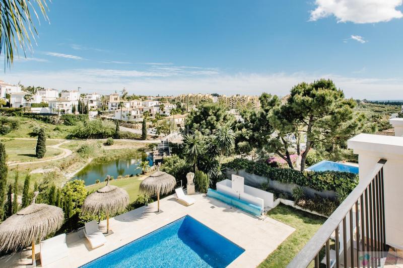 Foto 995ab632-0485-4b50-8bd3-3e2a02d8497a. Xalet amb aparcament piscina a La Concha - Resina Golf Estepona