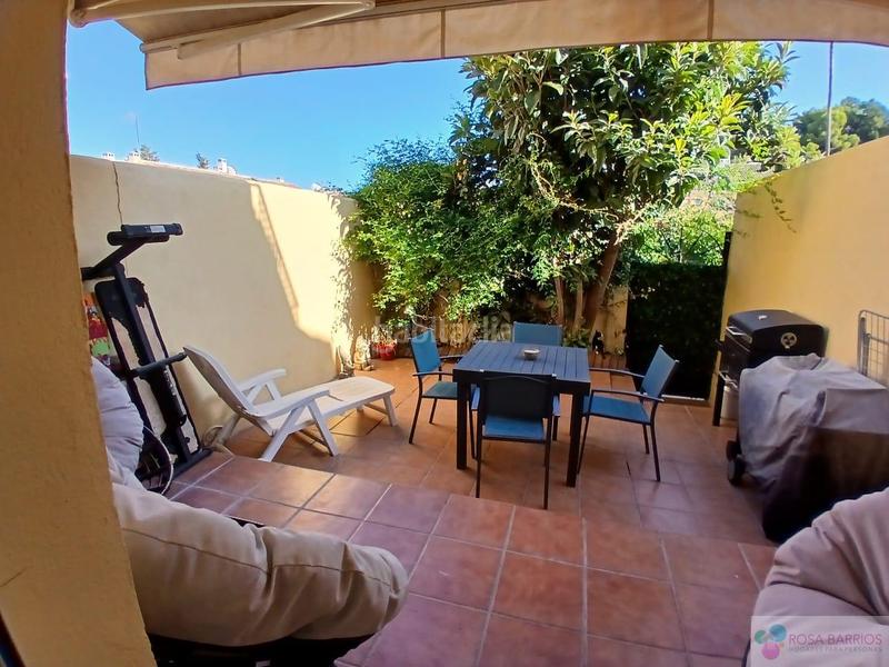 Foto f9dabbd0-c738-44dc-90f7-9b3fe13c2af3. Casa adosada casa en Los Llanos Estepona
