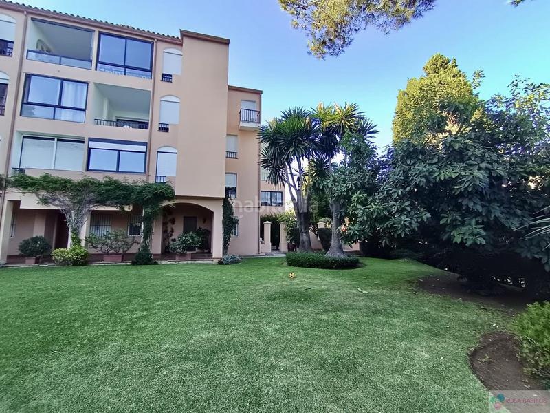 Foto 15f2e220-fbca-403f-bf3e-4eb61275ff2a. Appartamento con piscina in Nueva Andalucía centro Marbella