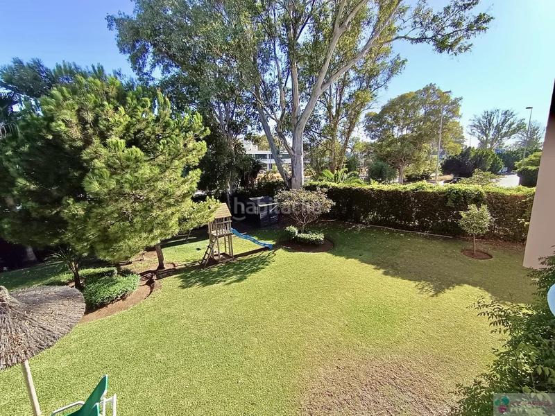 Foto 6ecea894-8e01-43c5-8538-519abc116de9. Appartamento con piscina in Nueva Andalucía centro Marbella