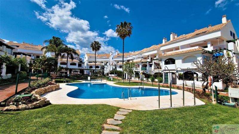 Foto 2374540e-0bfd-42ba-a584-d381a7a45410. Attique avec parking piscine dans Nueva Alcántara Marbella