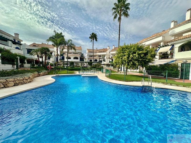 Foto b75deaa2-b041-49c7-b3c2-d25879addd9e. Attique avec parking piscine dans Nueva Alcántara Marbella