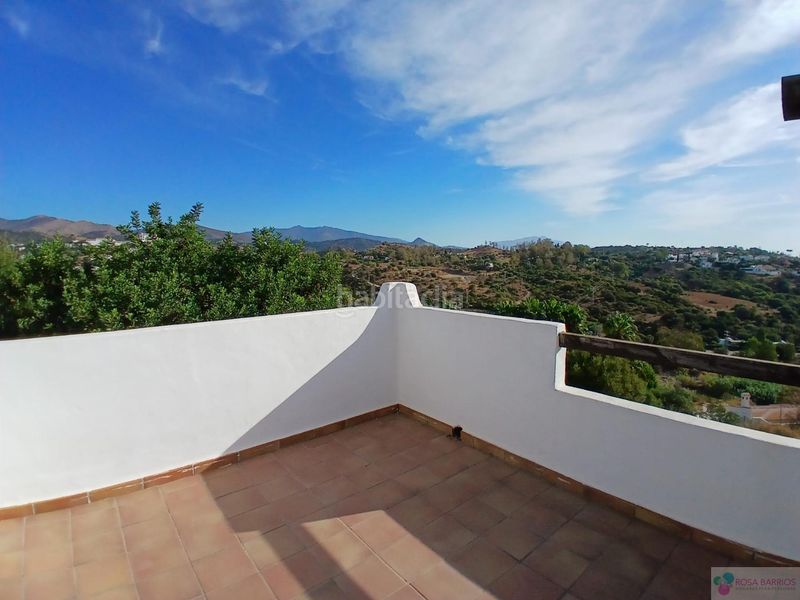 Foto 1ff5681f-e38c-4c28-8bb9-763240110e8a. Xalet amb aparcament piscina a Las Lomas Estepona