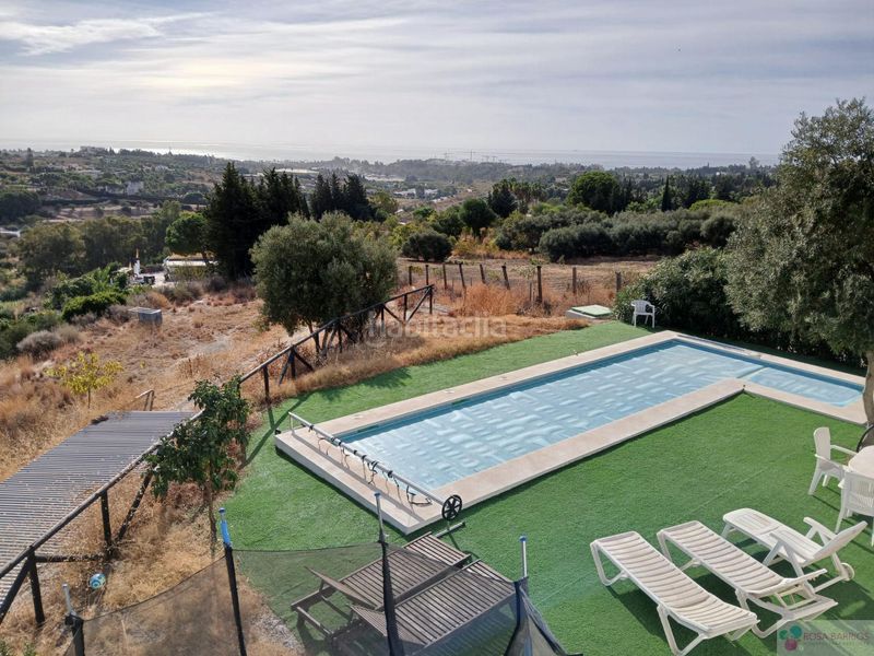 Foto 48e32c0f-3151-4444-b7c5-3a9e49ed3bb4. Xalet amb aparcament piscina a Las Lomas Estepona