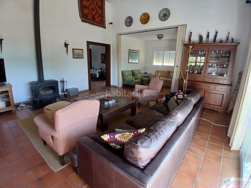 Foto 87ee7d0b-7e02-481e-bab7-8e3b29c95bfe. Xalet amb aparcament piscina a Las Lomas Estepona