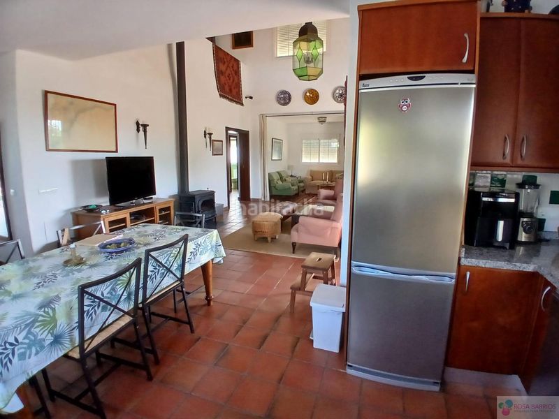 Foto b0ad6f7f-216e-4f26-bb3a-74d42b48e384. Xalet amb aparcament piscina a Las Lomas Estepona
