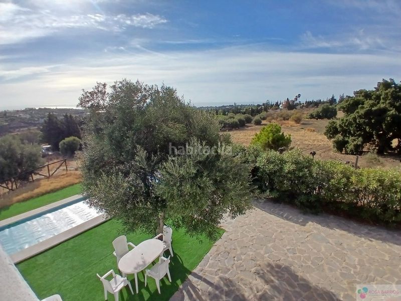 Foto e0d65b5a-d947-4215-bdc8-7a8f16feda5a. Xalet amb aparcament piscina a Las Lomas Estepona