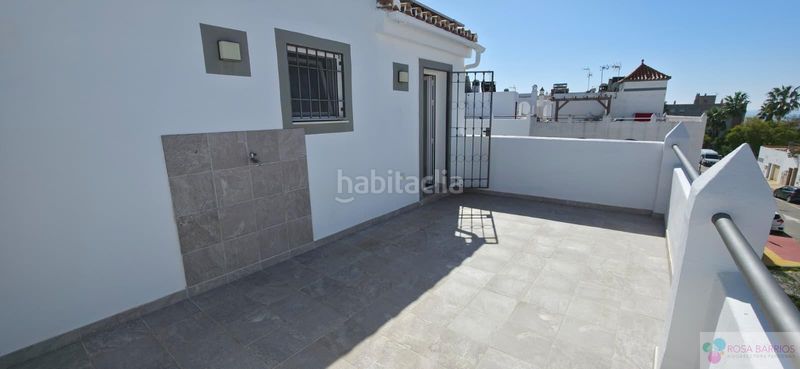 Foto 13b86b6a-e504-41e3-a64b-53bb5b946420. Casa aparellada amb aparcament a sierra de Estepona - avda. de andalucía Estepona