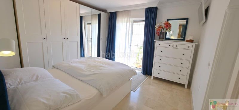 Foto 223ea0de-63cc-4f3e-b58d-1705451ba27c. Casa aparellada amb aparcament a sierra de Estepona - avda. de andalucía Estepona