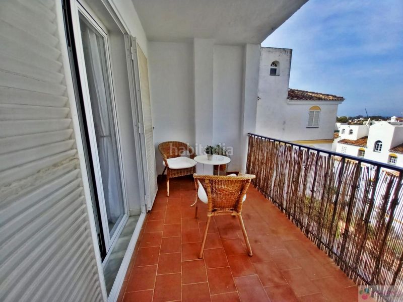 Foto a361dade-324c-4332-b1e6-bc4f4b4d952c. Àtic amb aparcament piscina a Nueva Atalaya Estepona
