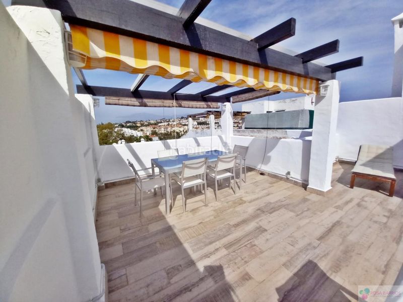 Foto acb40ba8-a1e2-4b0d-9fb7-ecf869b39a0e. Àtic amb aparcament piscina a Nueva Atalaya Estepona