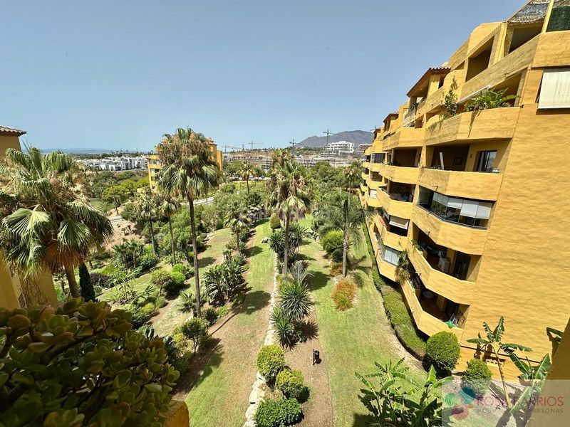 Foto b4b48cf4-0770-4100-abd1-5e88e29ddec6. Piso  en La Concha - Resina Golf Estepona