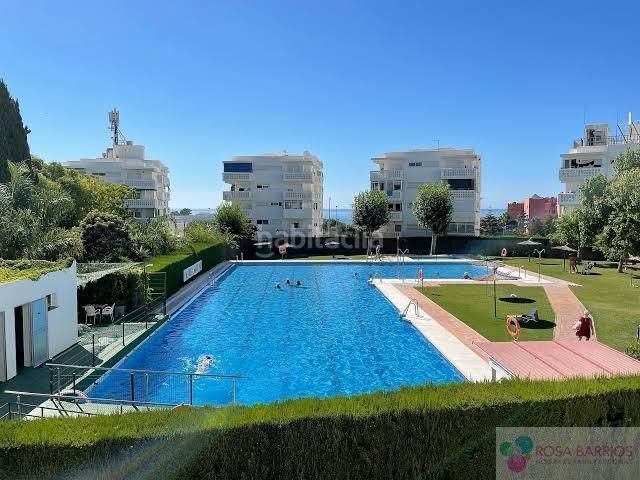 Foto df7e7add-70a0-43fb-b8af-e552f62b2900. Pis amb piscina a Sotoserena Estepona