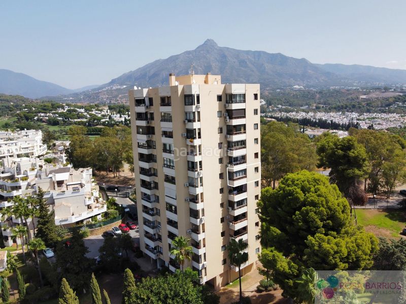 Foto af3004a0-d287-45e7-b342-c6538b6a1ca2. Pis amb piscina a Las Brisas Marbella