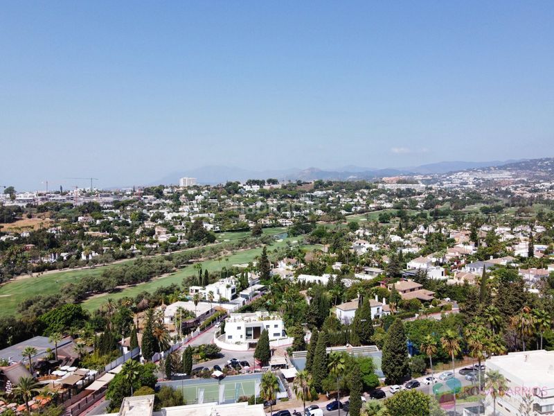 Foto d10387b7-ea28-4b3a-acdf-edf4e16a1748. Pis amb piscina a Las Brisas Marbella