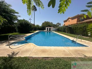 Rent Semi detached house in Paraiso - Barronal. Esteponacasa
