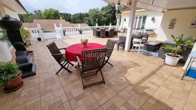 Foto 6f4e0e22-da95-4b2f-bf5d-fd93739f26fb. Xalet amb aparcament piscina a Sotogrande costa Sotogrande