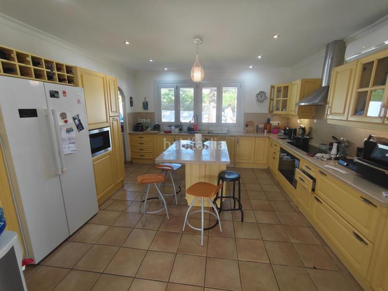 Foto c1a8c950-f20b-4479-ab3c-89597e1632d8. Xalet amb aparcament piscina a Sotogrande costa Sotogrande