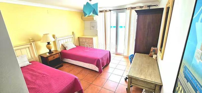 Foto fb069139-c0b5-4d60-b065-b7d1d3830703. Xalet amb aparcament piscina a Sotogrande costa Sotogrande