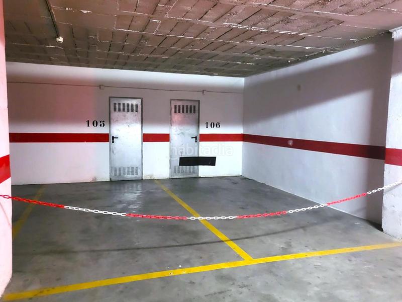 Foto c66bf518-00af-4109-a034-60738287f124. Alquiler parking coche se alquila plaza de garaje con trastero en Estepona