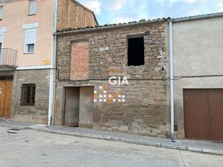 Casa a Carrer calvari 15. Parcel·la de 275m2 en venda