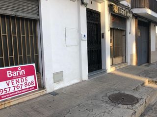 Local Comercial a Ollerías - San Cayetano. Local para restaurar con dos entradas y buena fachada.
