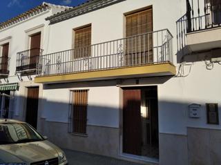 Casa a Lora de Estepa. Vivienda en lora de estepa. zona centro