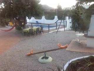 Chalet in Comares. Acogedora casa en venta en comares!