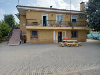 Chalet en El Higuerón. Chalet en carretera del aeropuerto
