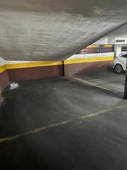 Parking coche en Centro. Magnifica cochera en el centro