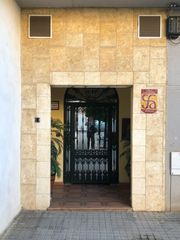 Local Comercial a Santa Rosa - Valdeolleros. Local en venta en fuente de la salud  totalmente reformado