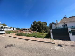 Terreno residencial en El Higuerón. Parcela en brillante