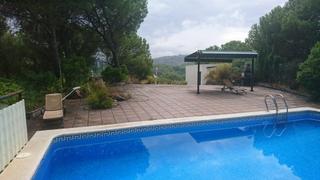 Chalet à Las Jaras. Casa con piscina en las jaras, junto al lago.