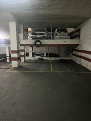 Parking coche en Centro. Plaza de garaje en el centro