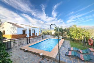 Chalet in Comares. Chalet independiente en comares.