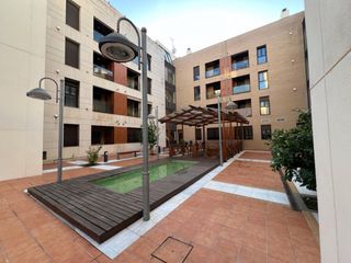 Affitto Appartamento in Calle de doña berenguela 1. Piso amueblado en vial norte