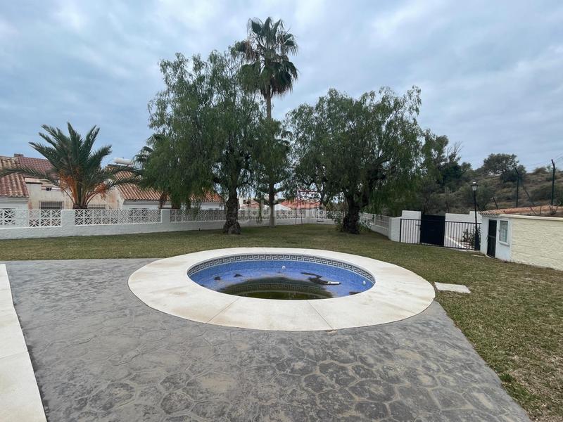 Foto 5fefec6f-99c6-49e2-a7ff-21abf857cf9e. Maison jumelée avec parking piscine dans Lo Cea Rincón de la Victoria