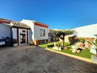 Xalet a Alcaucín. Casa o chalet independiente en venta en urbanizacion el olivar d