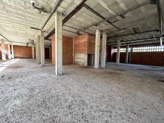Local Comercial a Avenida de parís 1. Magnifico local en molina de segura